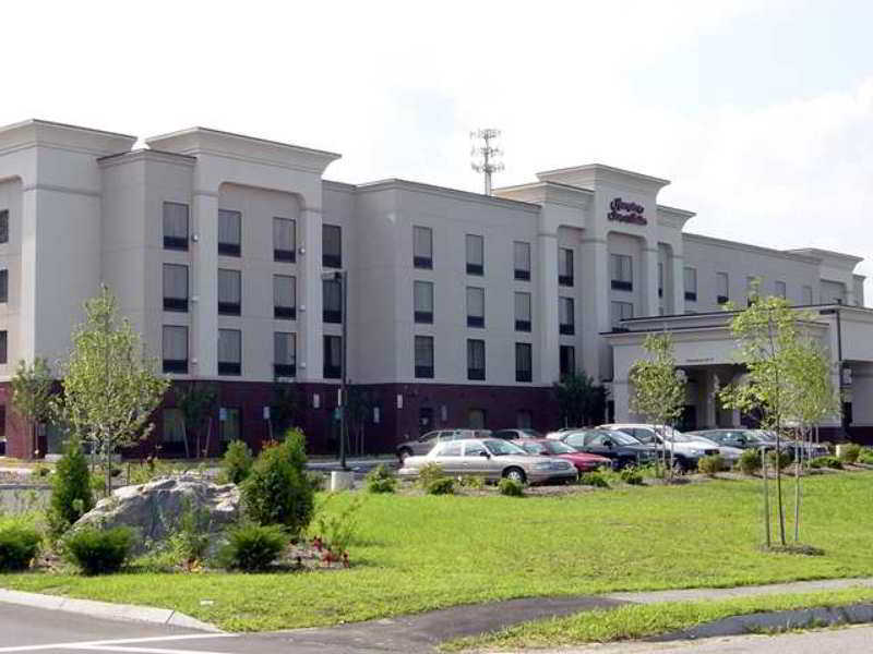 Hampton Inn & Suites By Hilton Manchester Bedford Exterior photo