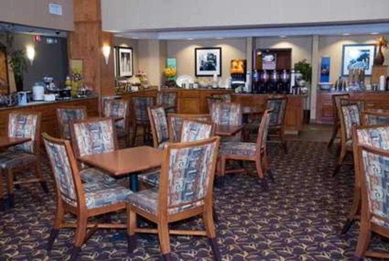 Hampton Inn & Suites By Hilton Manchester Bedford Restaurant photo